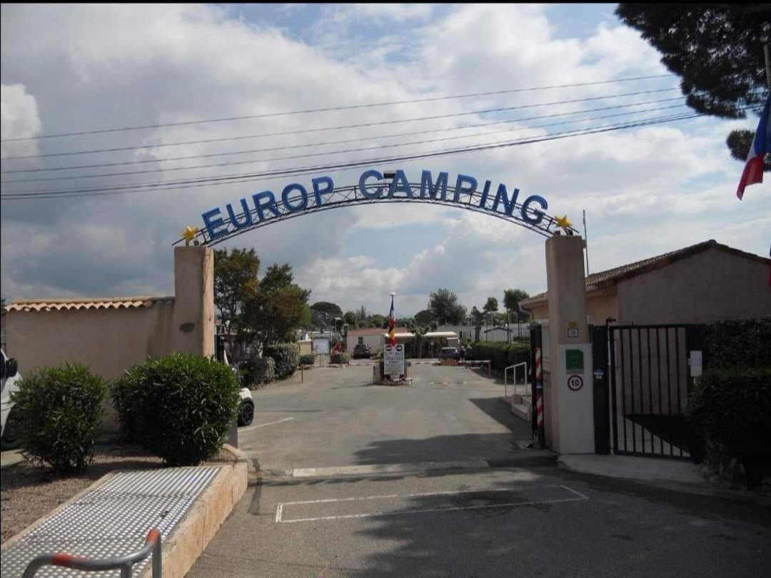 Vacances Familiales Dans Camping Avec Piscine Frejus Ngoại thất bức ảnh
